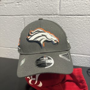 Youth Denver Broncos NFL New Era 9FORTY cap in charcoal grey, a stylish and professional accessory for sports fans looking to add high-value, authentic team gear to their collection today.