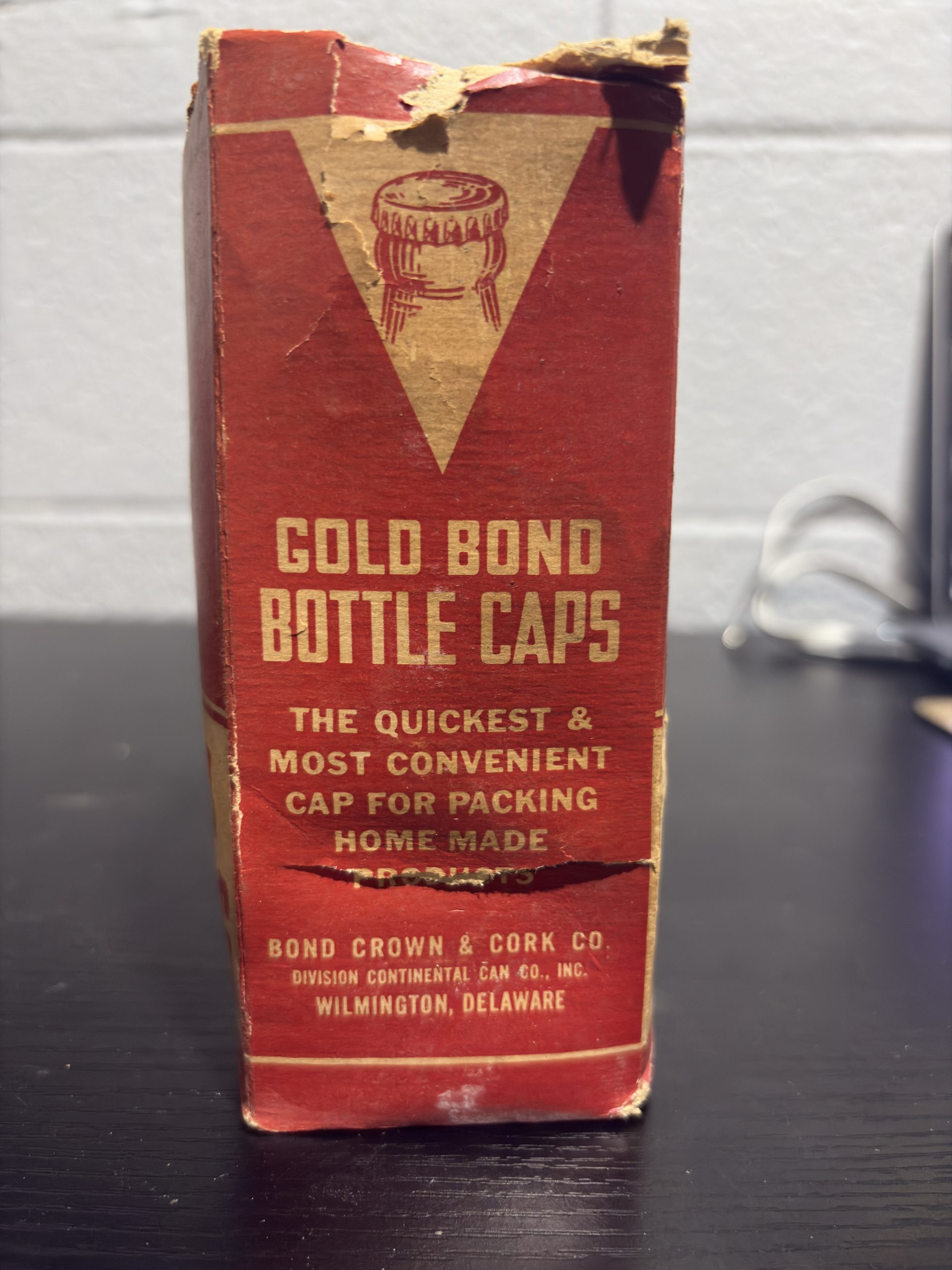 Vintage "Gold Bond" Bottle Cap Box - Image 2