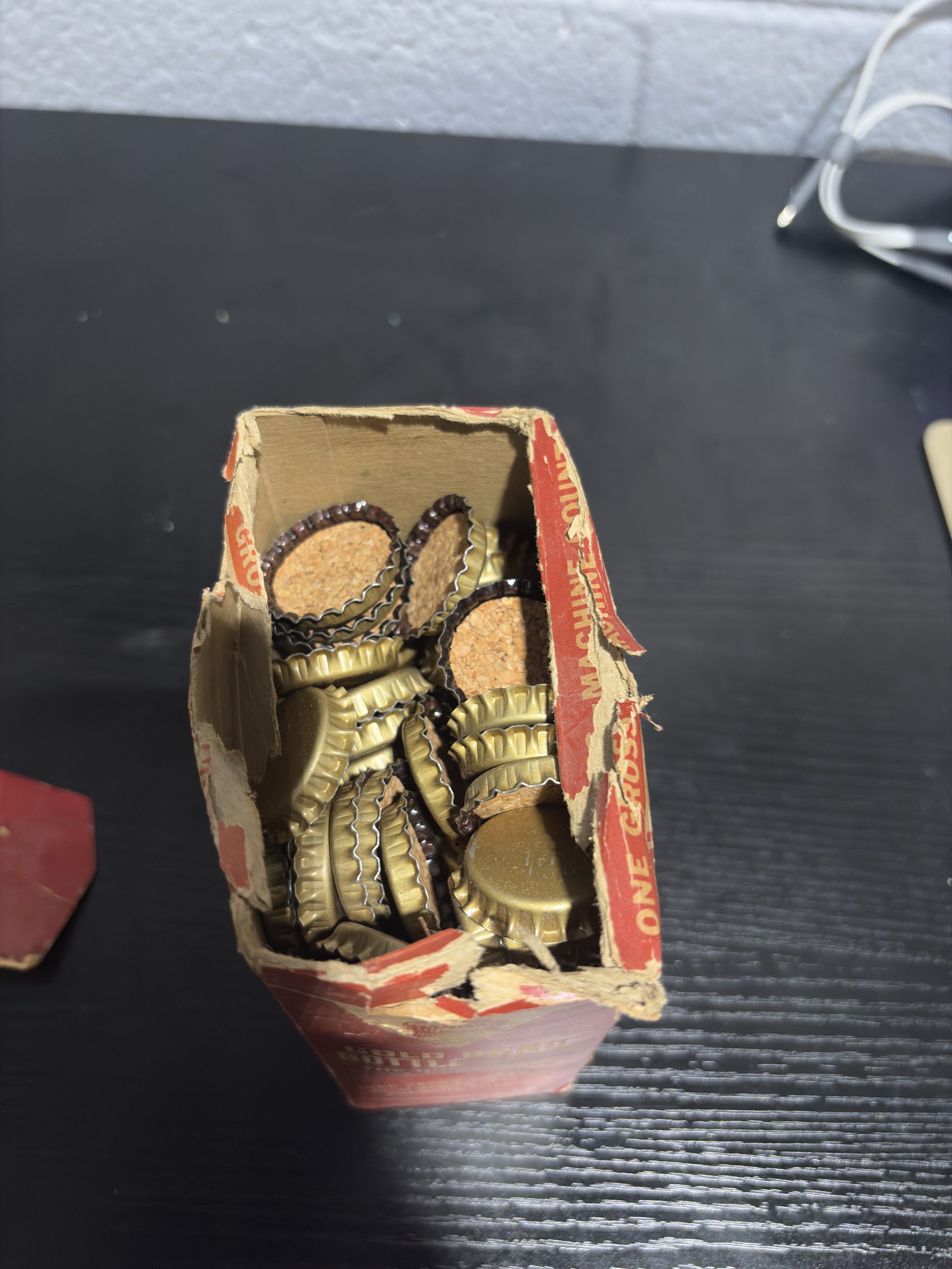 Vintage "Gold Bond" Bottle Cap Box - Image 3