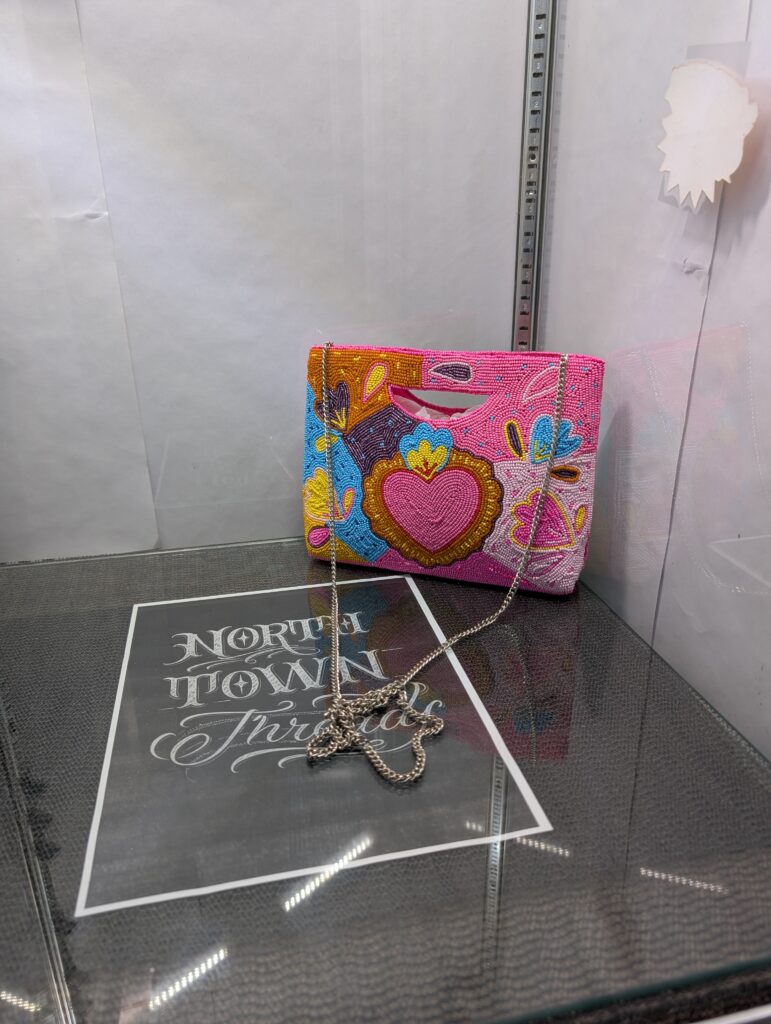 "Corazon Vibrante" Handmade Beaded Vintage Style Clutch with Crossbody Metal chain