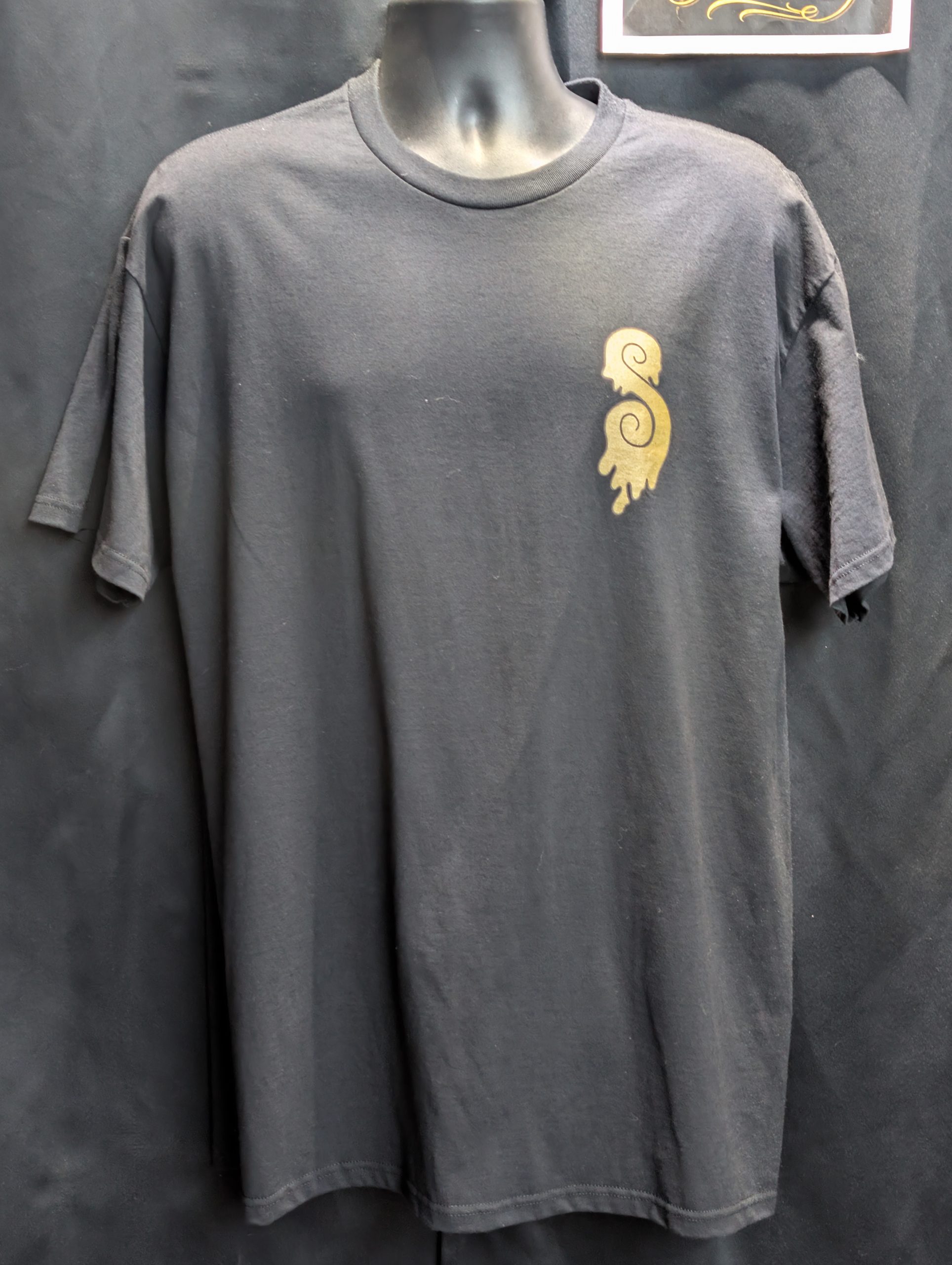 Black shirt featuring gold Rollers Hall of Fame.