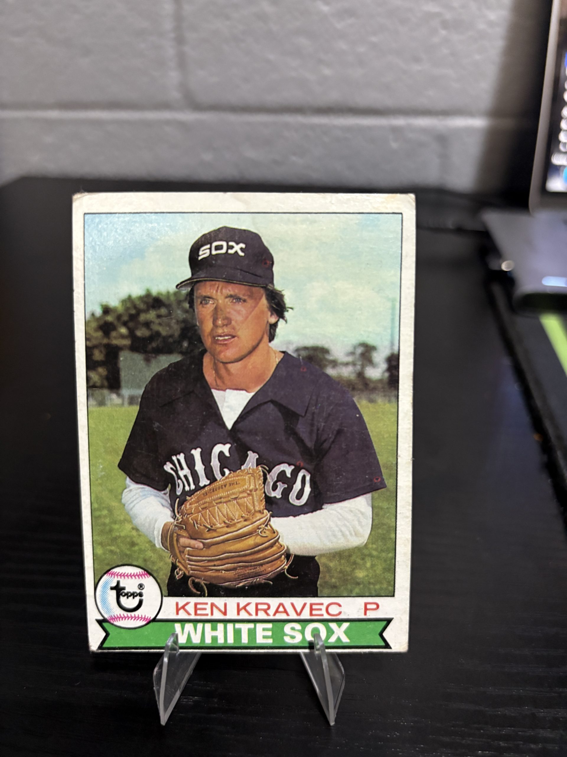 Vintage Topps Ken Kravec Chicago White Sox baseball trading card, a high-frequency collectible incorporated for your business success.
