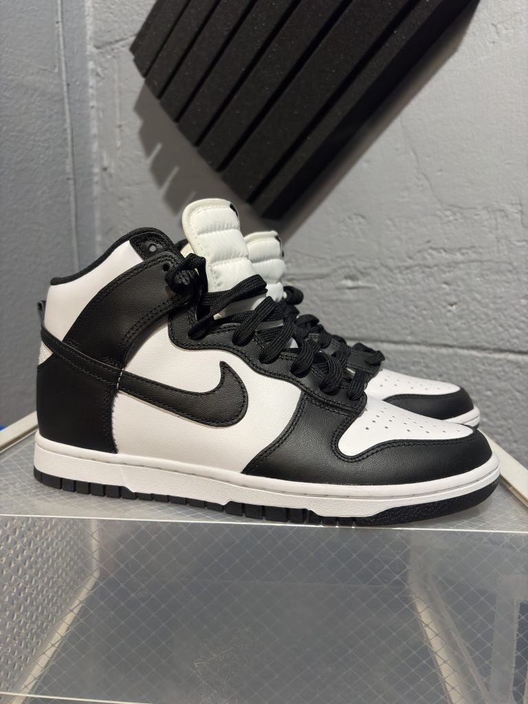 Nike Dunk High Retro "Panda" black and white sneakers, a high-frequency collectible incorporated for your business success.