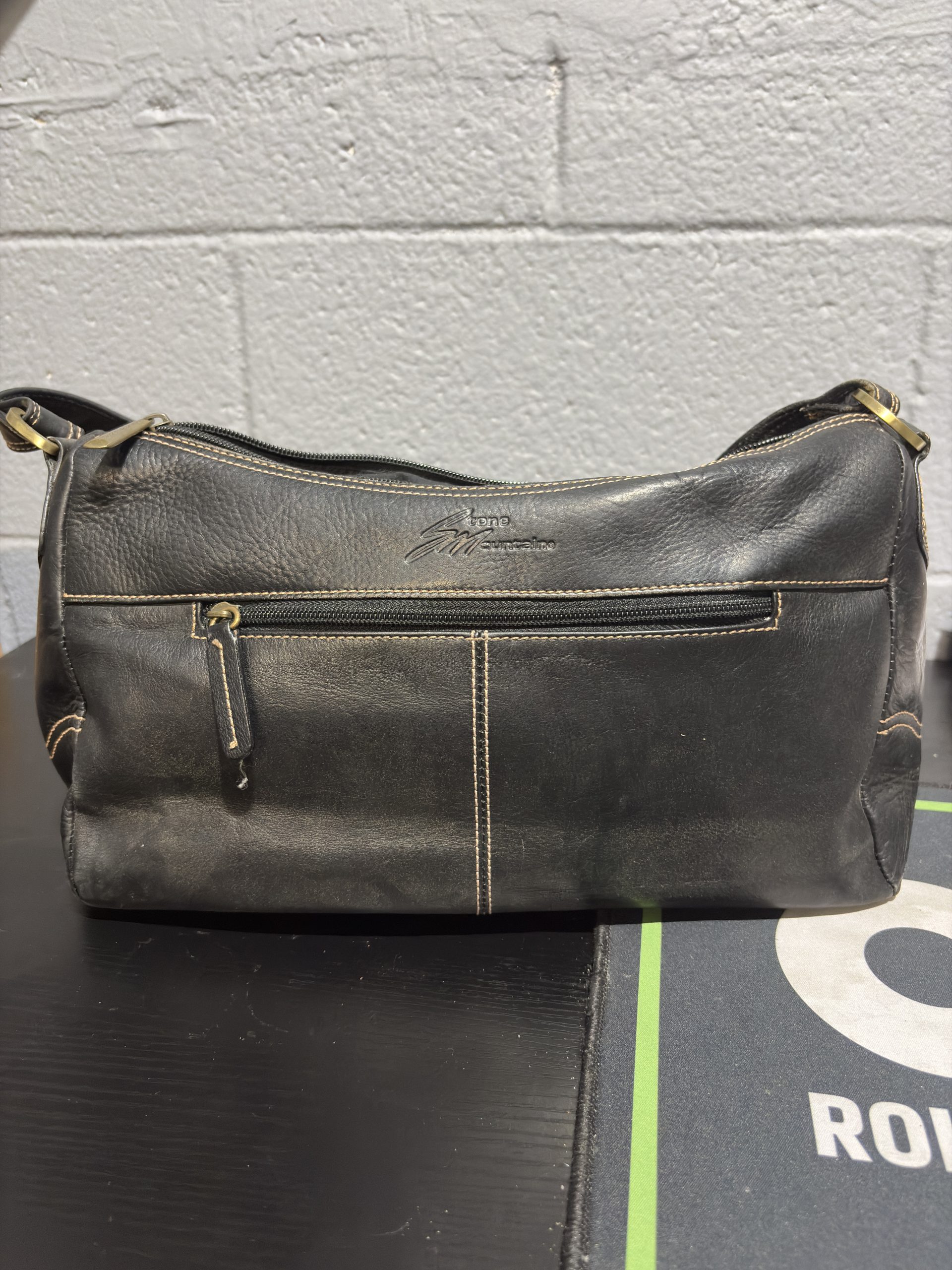 Vintage Stone Mountain Black Leather Shoulder Bag - Image 3