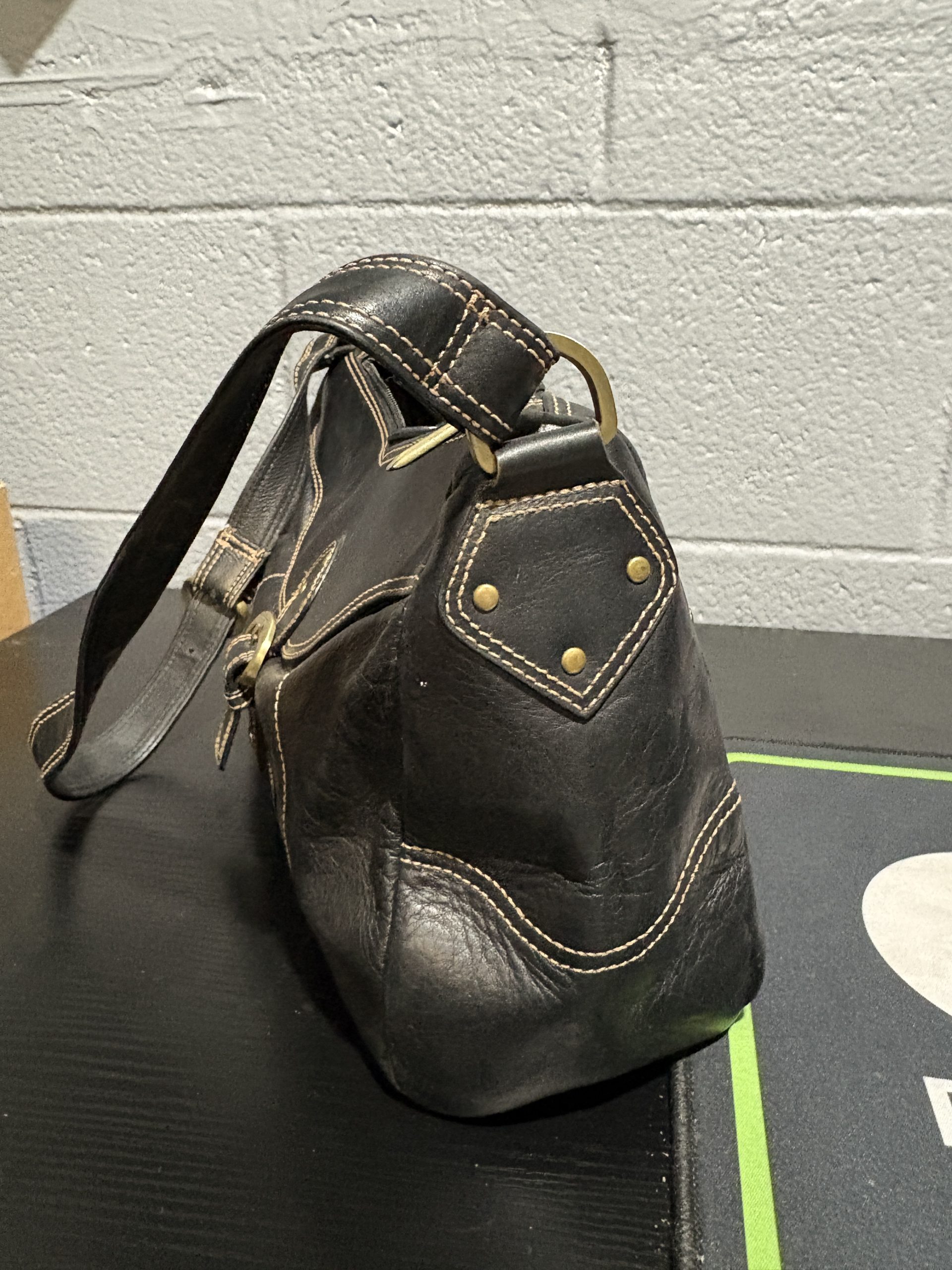 Vintage Stone Mountain Black Leather Shoulder Bag - Image 2