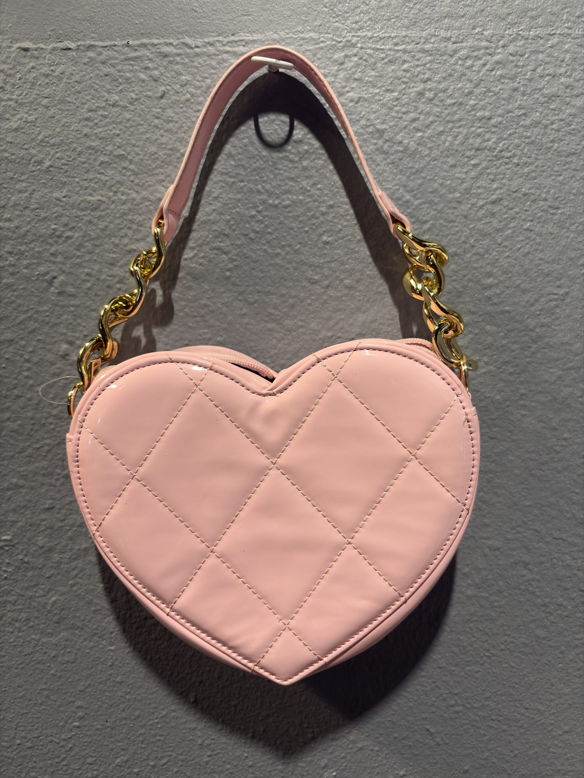Pastel pink quilted heart-shaped shoulder bag by Shein with gold chain accent.