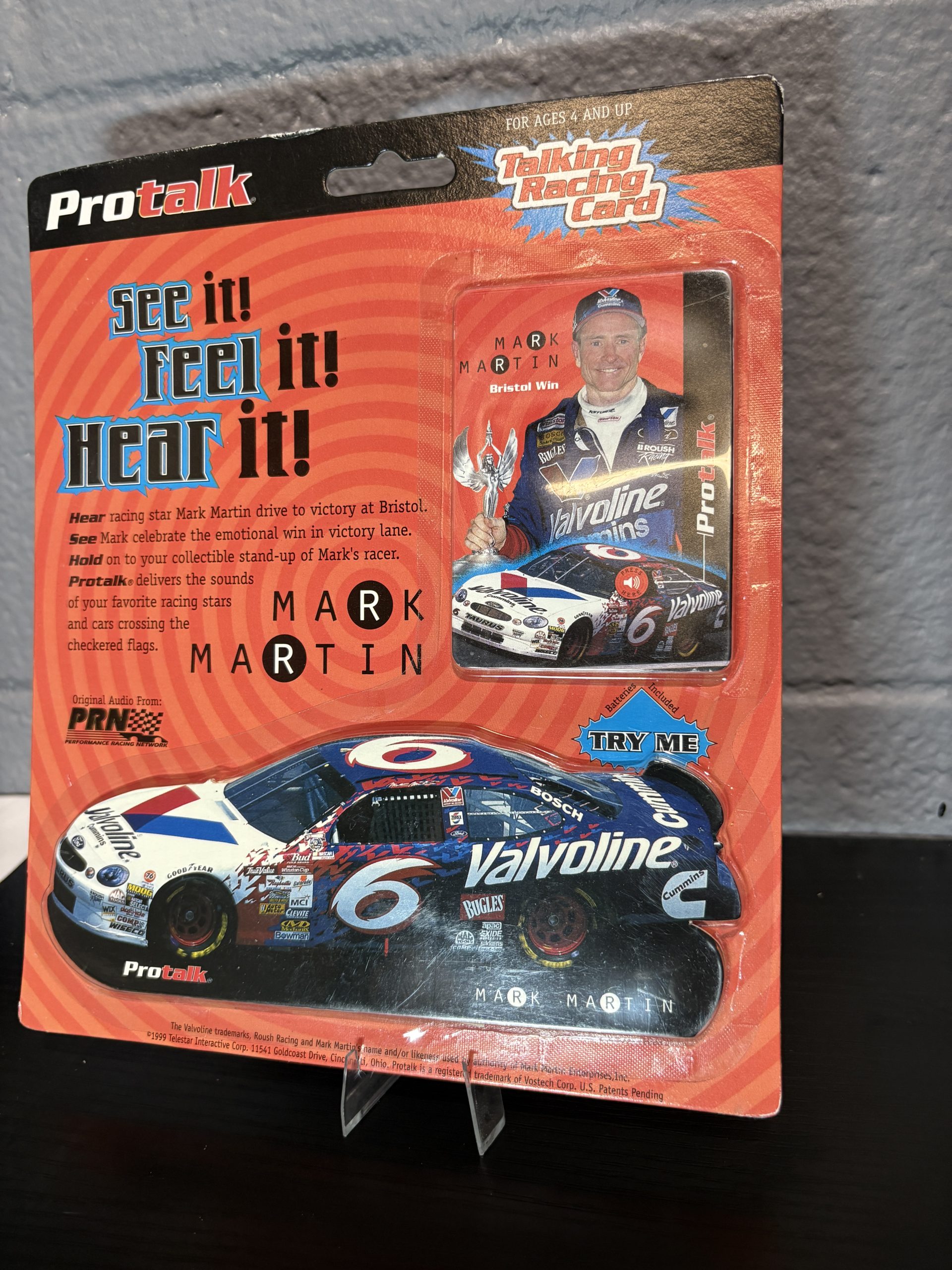1999 ProTalk Mark Martin #6 Valvoline Talking Racing Card & Stand-Up Car Pack - Image 3
