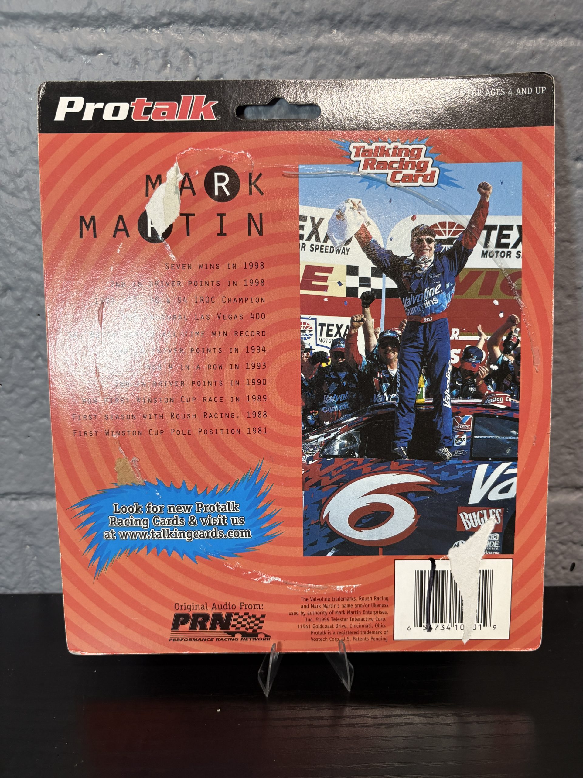 1999 ProTalk Mark Martin #6 Valvoline Talking Racing Card & Stand-Up Car Pack - Image 4