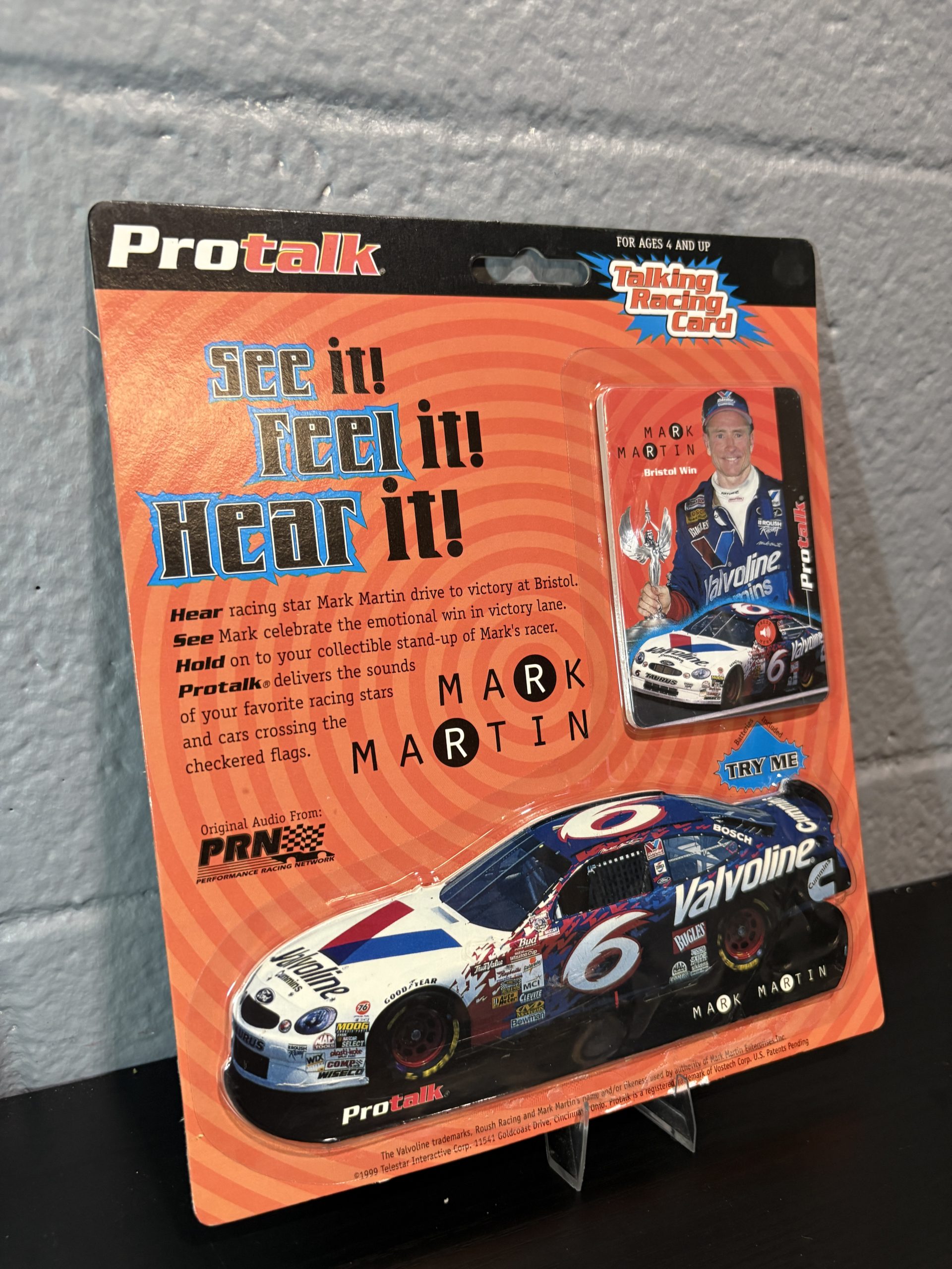 1999 ProTalk Mark Martin #6 Valvoline Talking Racing Card & Stand-Up Car Pack - Image 7
