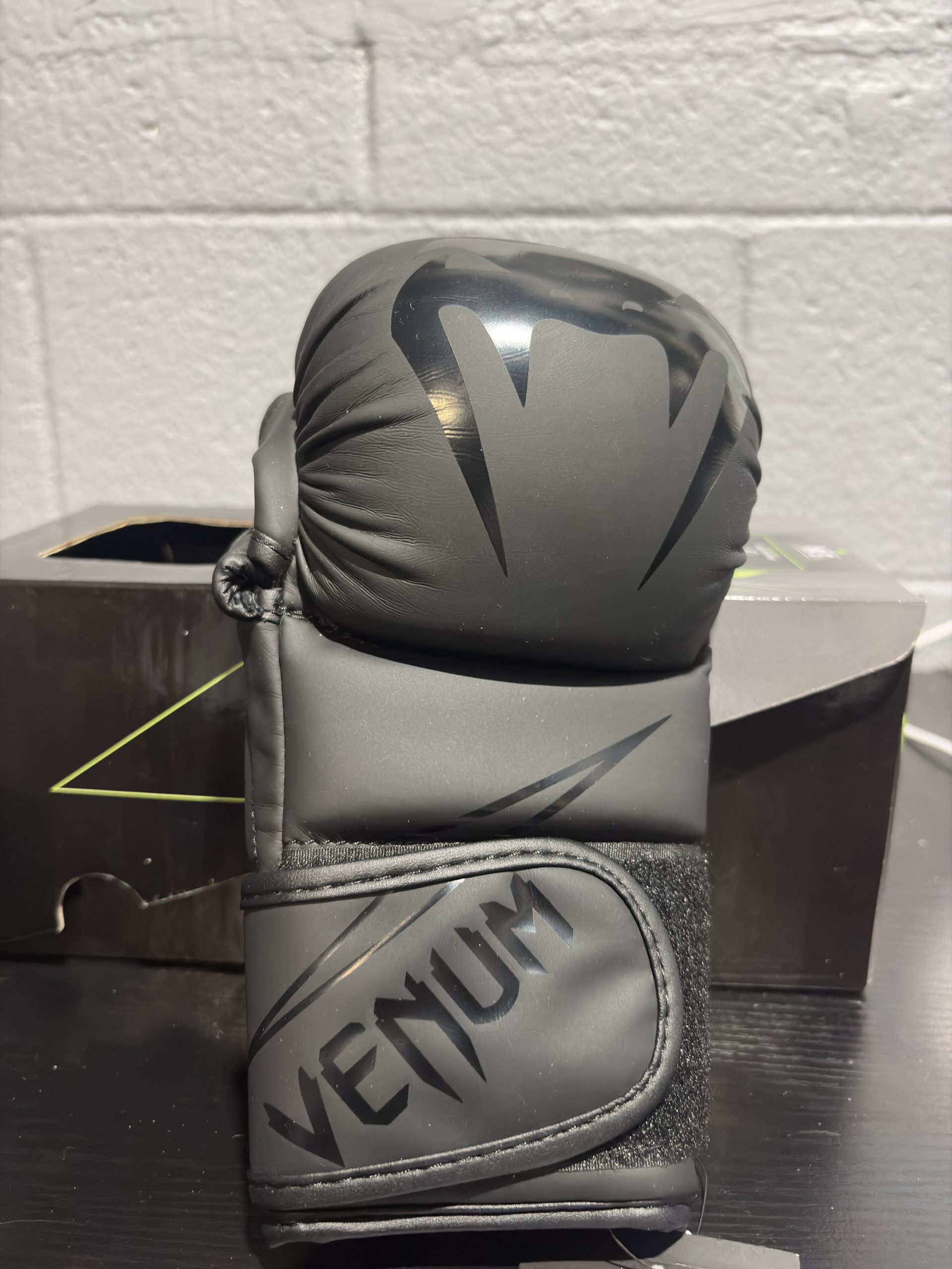 Venum Classic Sparring MMA Gloves - Black (Size S/M) - Image 2